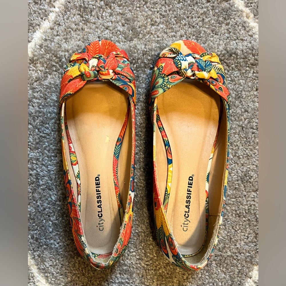 Colorful Women's Peep Toe Flats - Picture 3 of 9